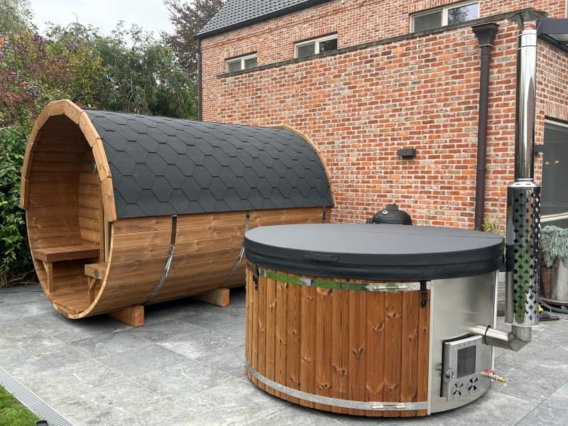 Barrelsauna + hottub